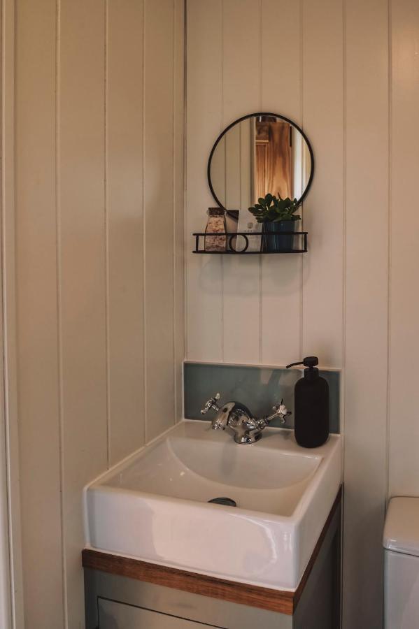 Luxury Shepherd'S Hut On Flower Farm With Outdoor Bath In Mid Cornwall Τρούρο Εξωτερικό φωτογραφία